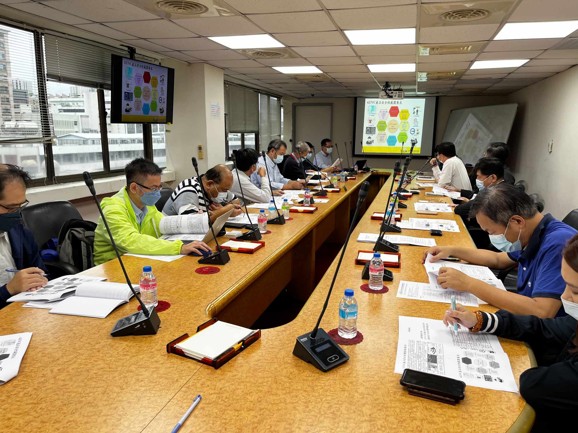 2022/10/20 UVC LED燈具產業標準轉換國家標準草案可行性 2022/10/20 UVC LED燈具產業標準轉換國家標準草案可行性