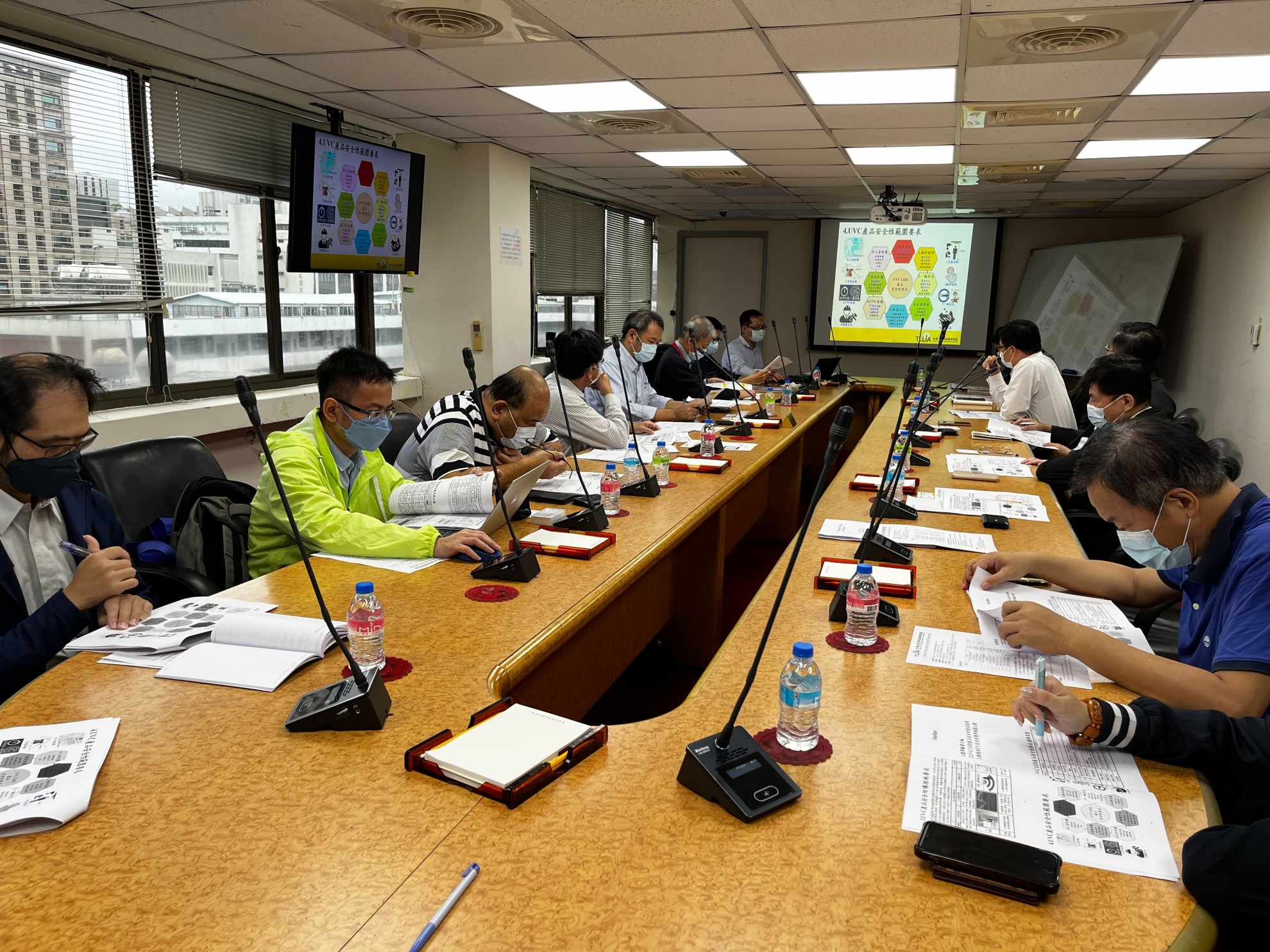 2022/10/20 UVC LED燈具產業標準轉換國家標準草案可行性 2022/10/20 UVC LED燈具產業標準轉換國家標準草案可行性